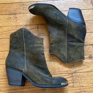Fergie green leather boots